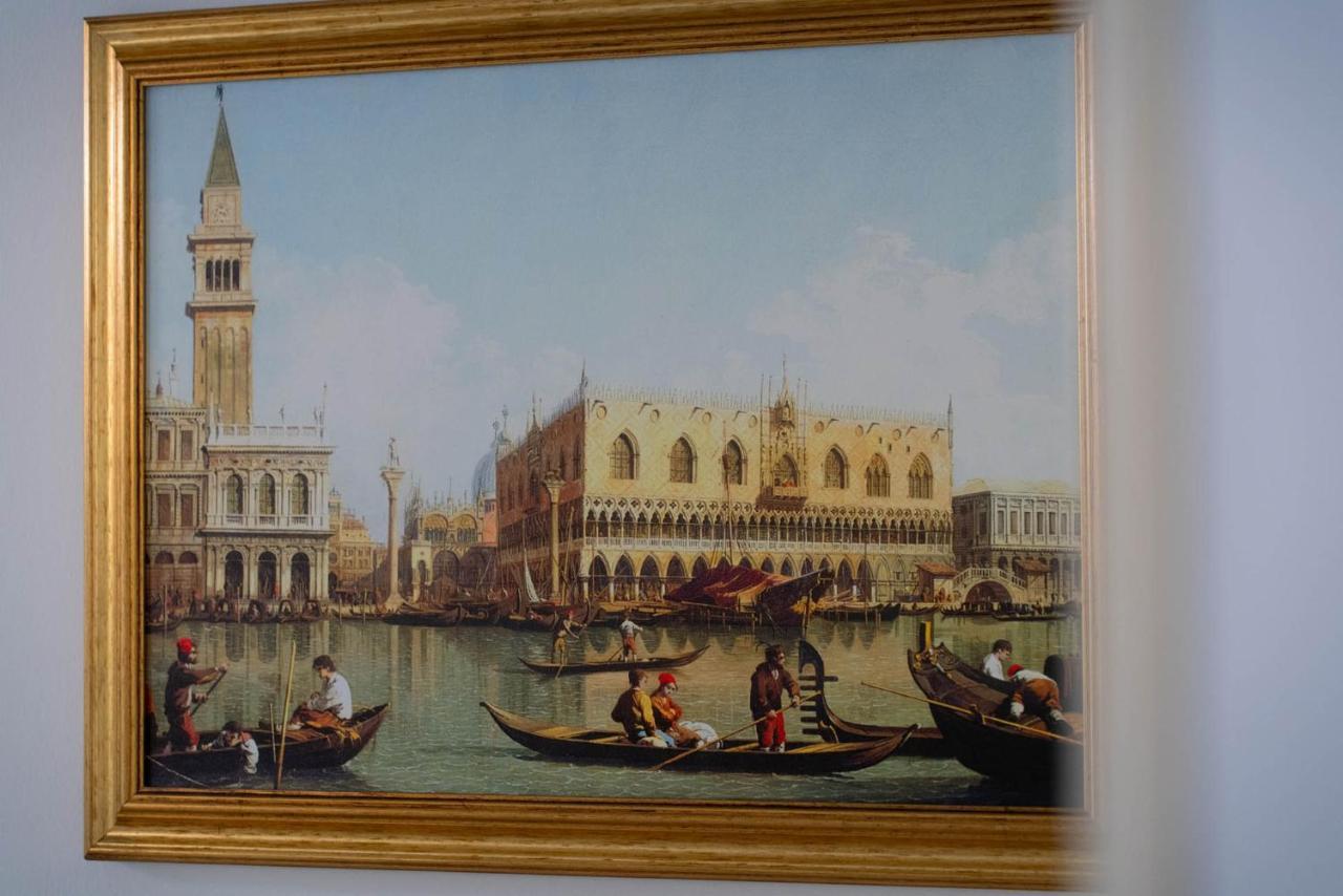 Loving In Venice, 5 Stars Kültér fotó