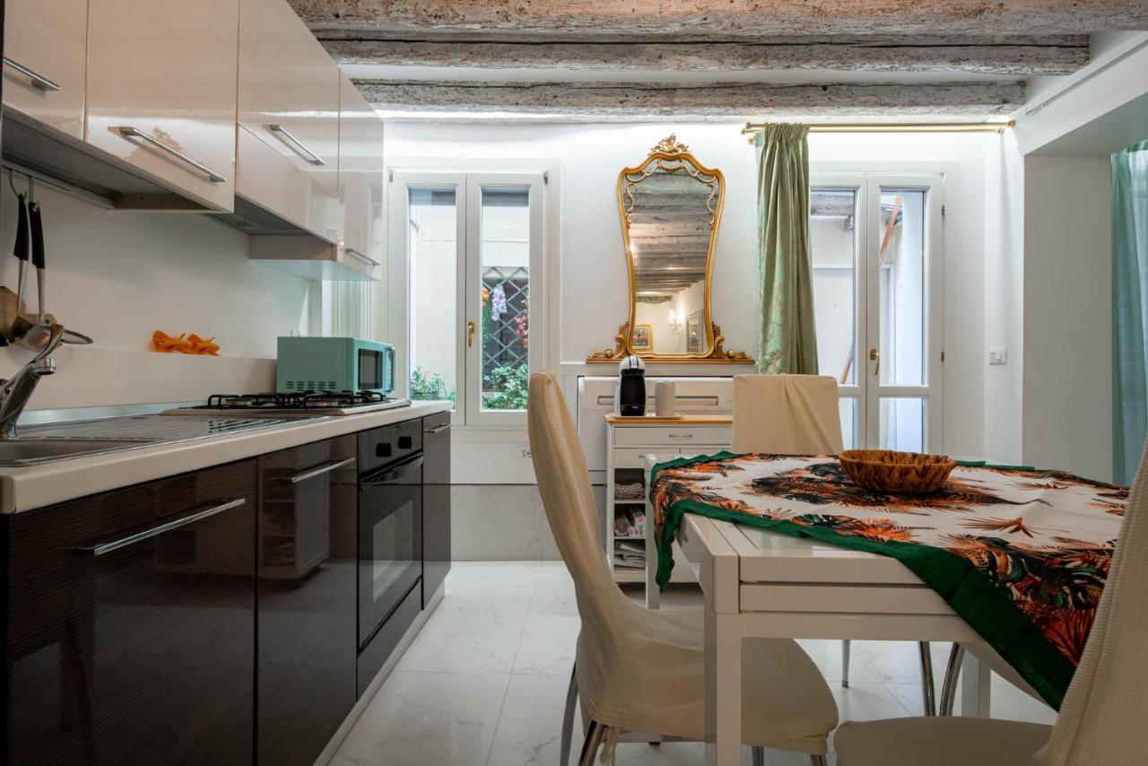 Loving In Venice, 5 Stars Kültér fotó