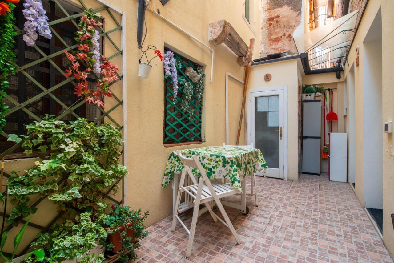 Loving In Venice, 5 Stars Kültér fotó