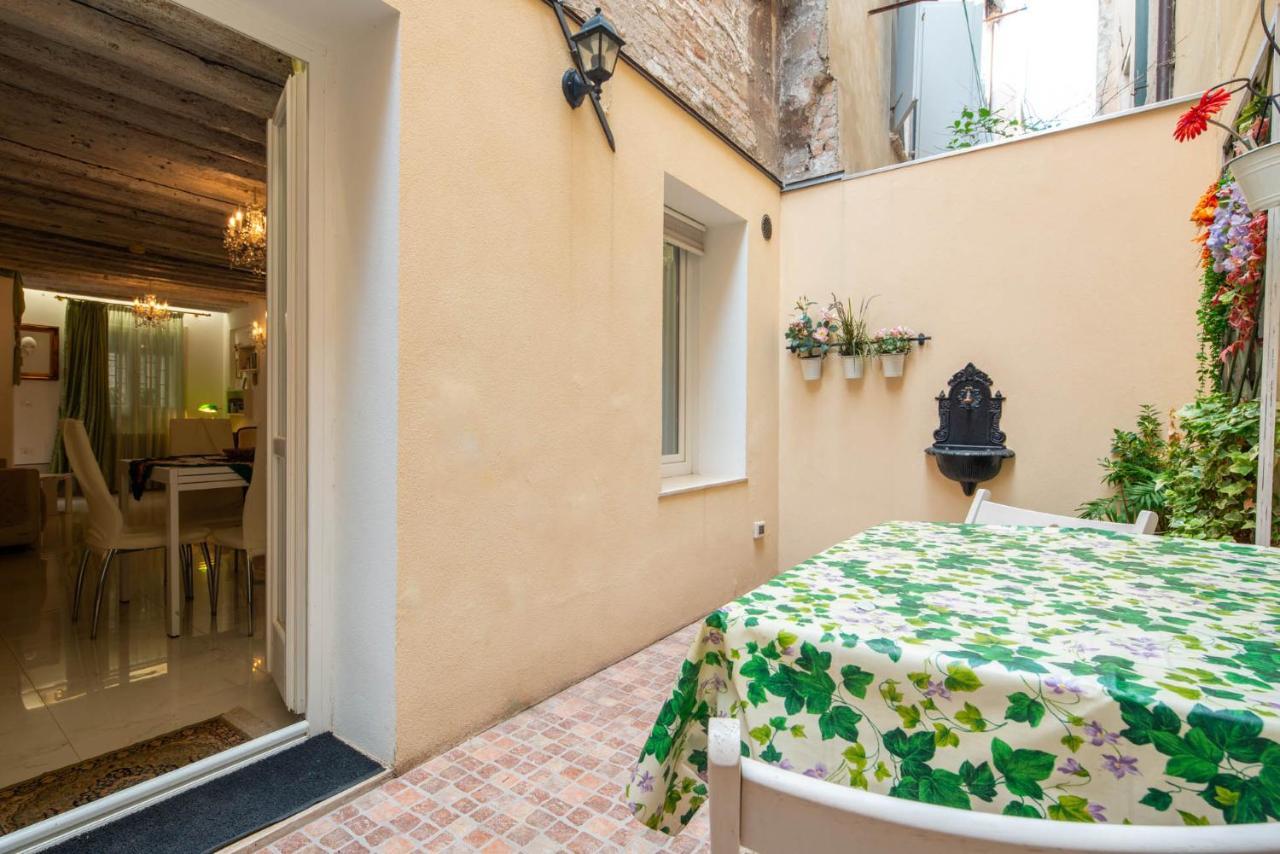 Loving In Venice, 5 Stars Kültér fotó